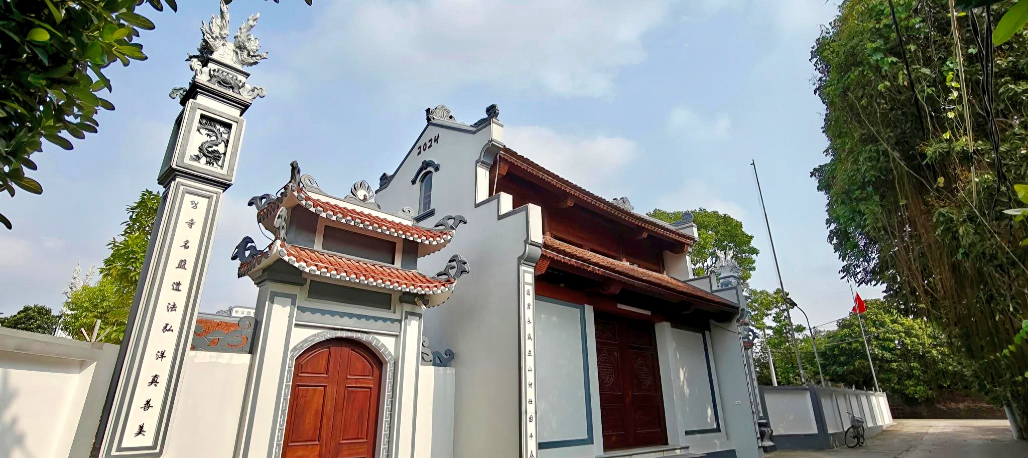 Cổng Tam quan chùa Thánh Lâm Tự ở bãi xóm 9  Hiệp Thuận