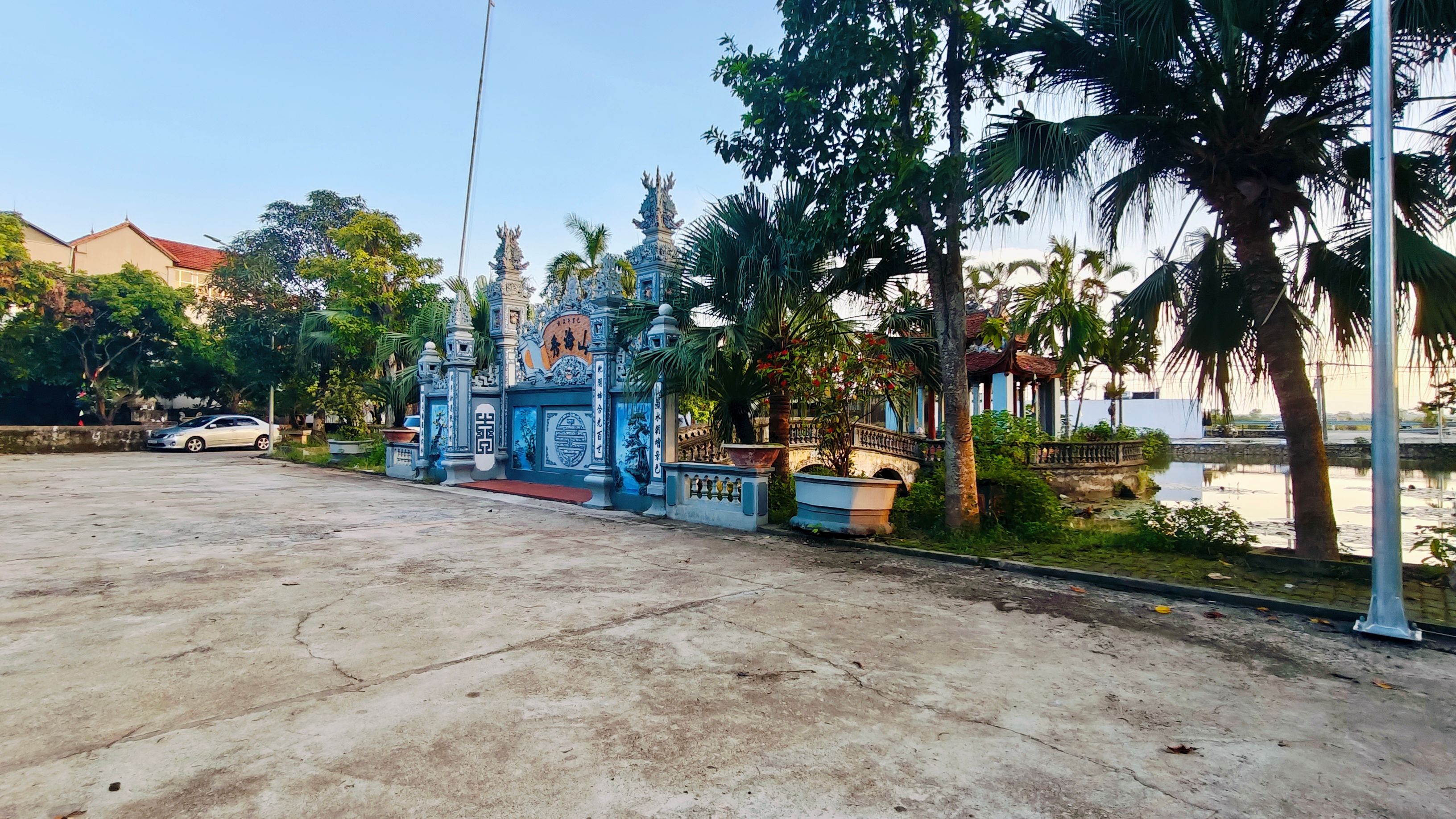 Khuôn viên Đình làng Hiệp Lộc