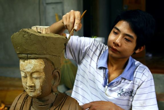 Làng nghề Sơn Đồng - Nơi những khối gỗ trở thành pho tượng mang hồn văn hóa Việt.