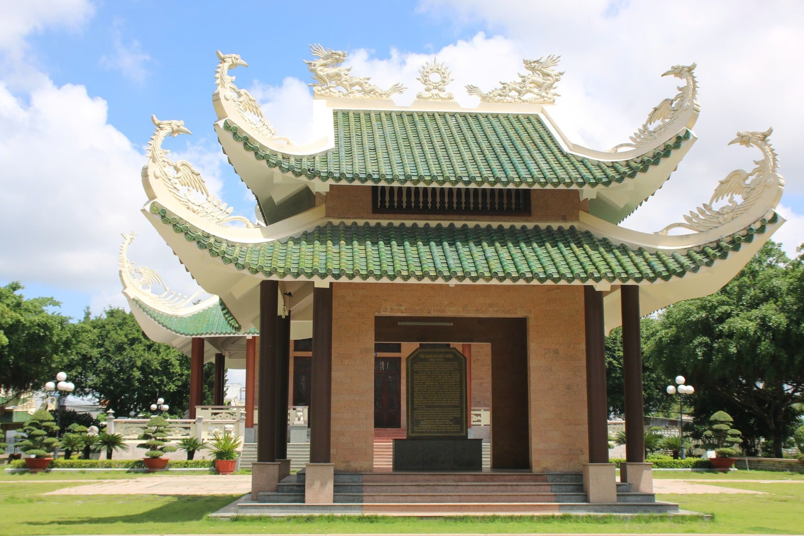 Mộ Thủ Khoa Bùi Hữu Nghĩa