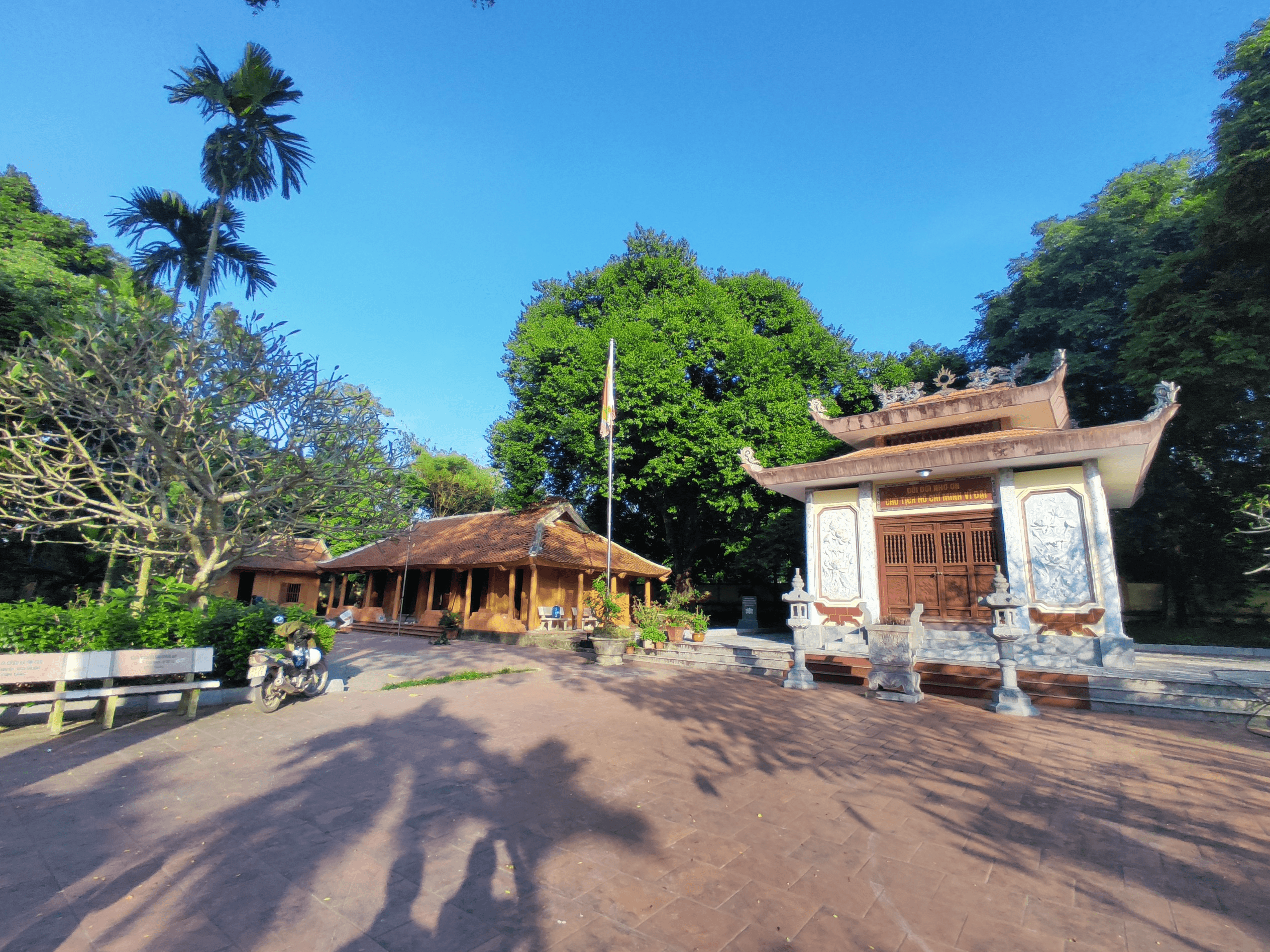 Di tích lưu niệm Chủ tịch Hồ Chí Minh