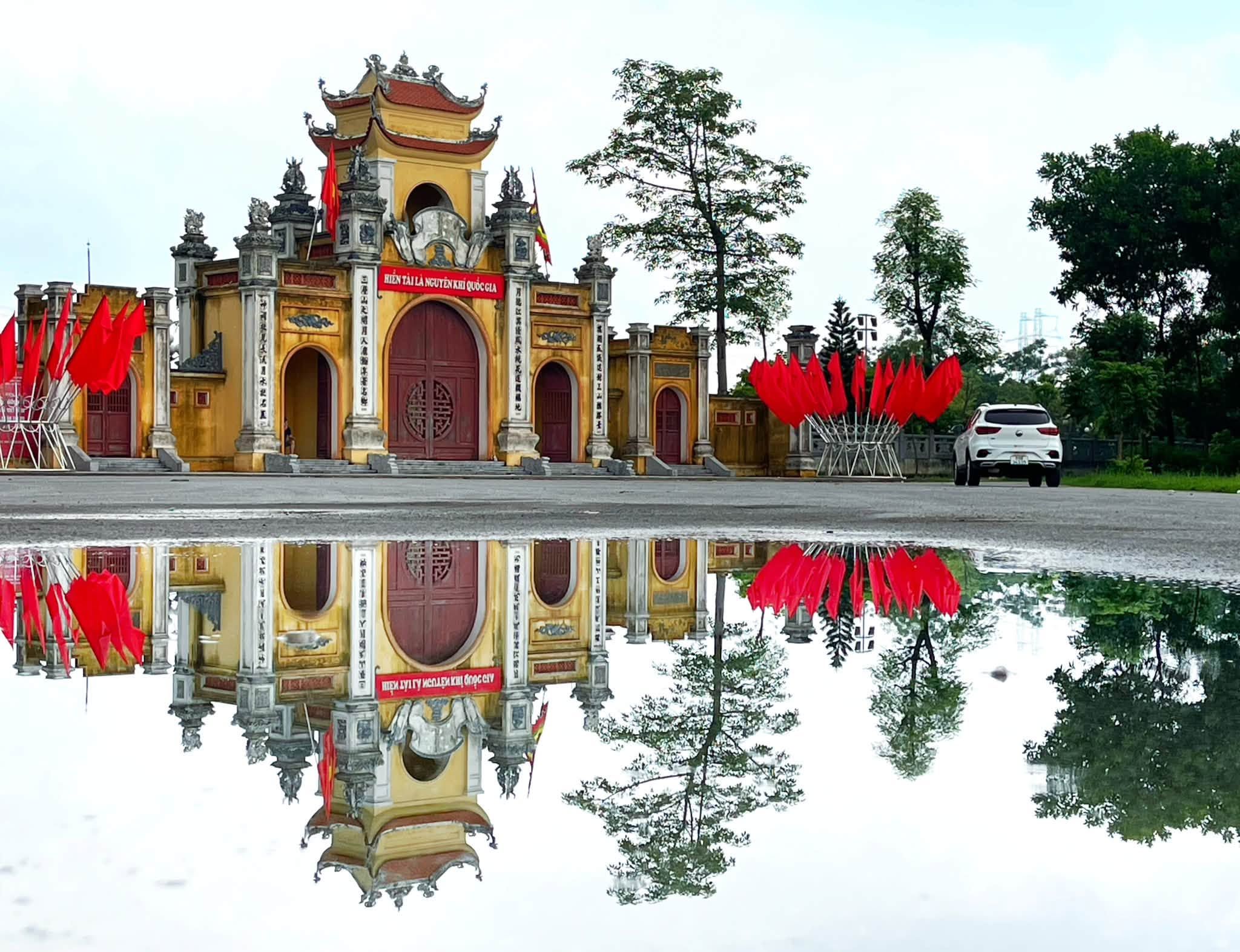 Đền Thân Nhân Trung