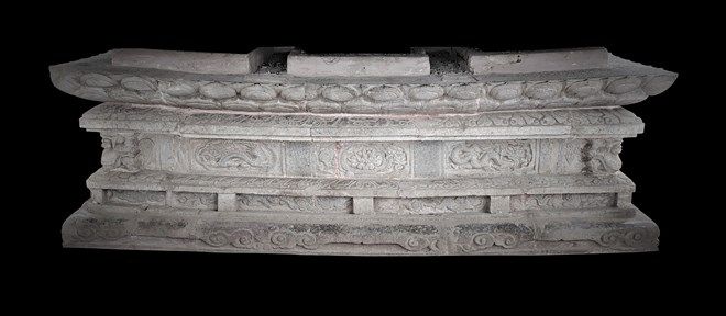 Bàn thờ Phật bằng đá chùa Xuân Lũng