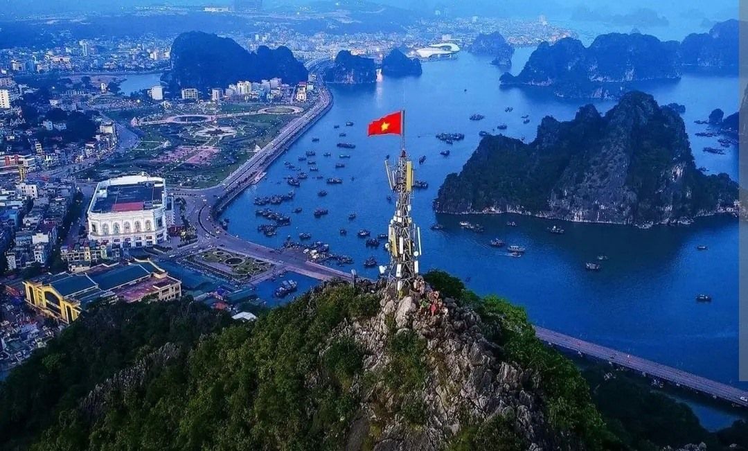 Trung Tâm Điện Chính Bưu Điện Quảng Ninh Trên Núi Bài Thơ