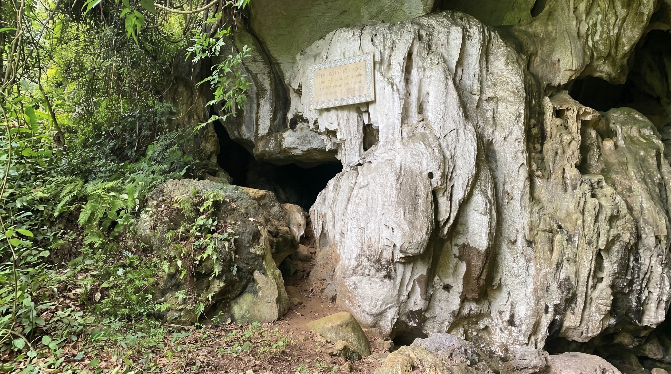 Hang Ngườm Bốc