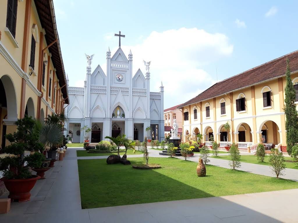 Nhà Thờ Cổ Cái Mơn