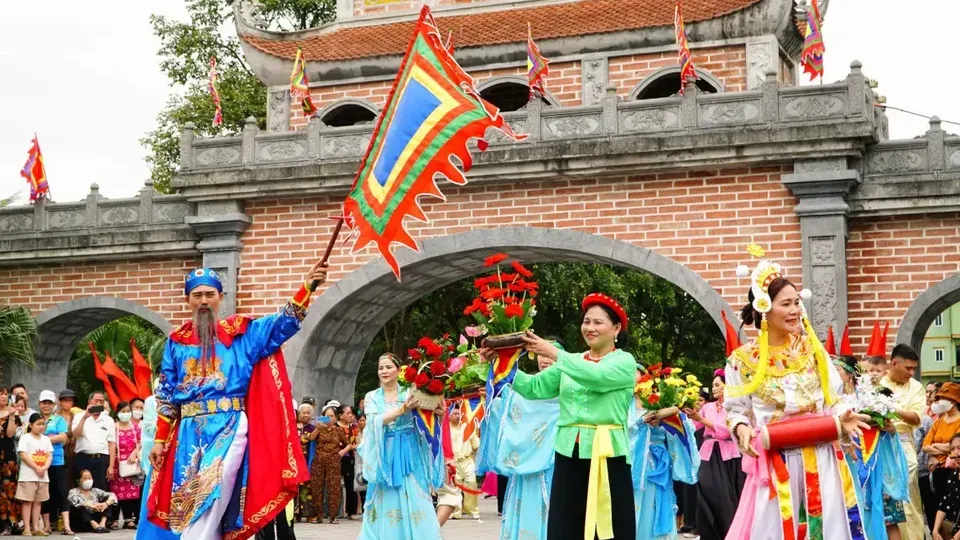 Hội làng Lệ Mật