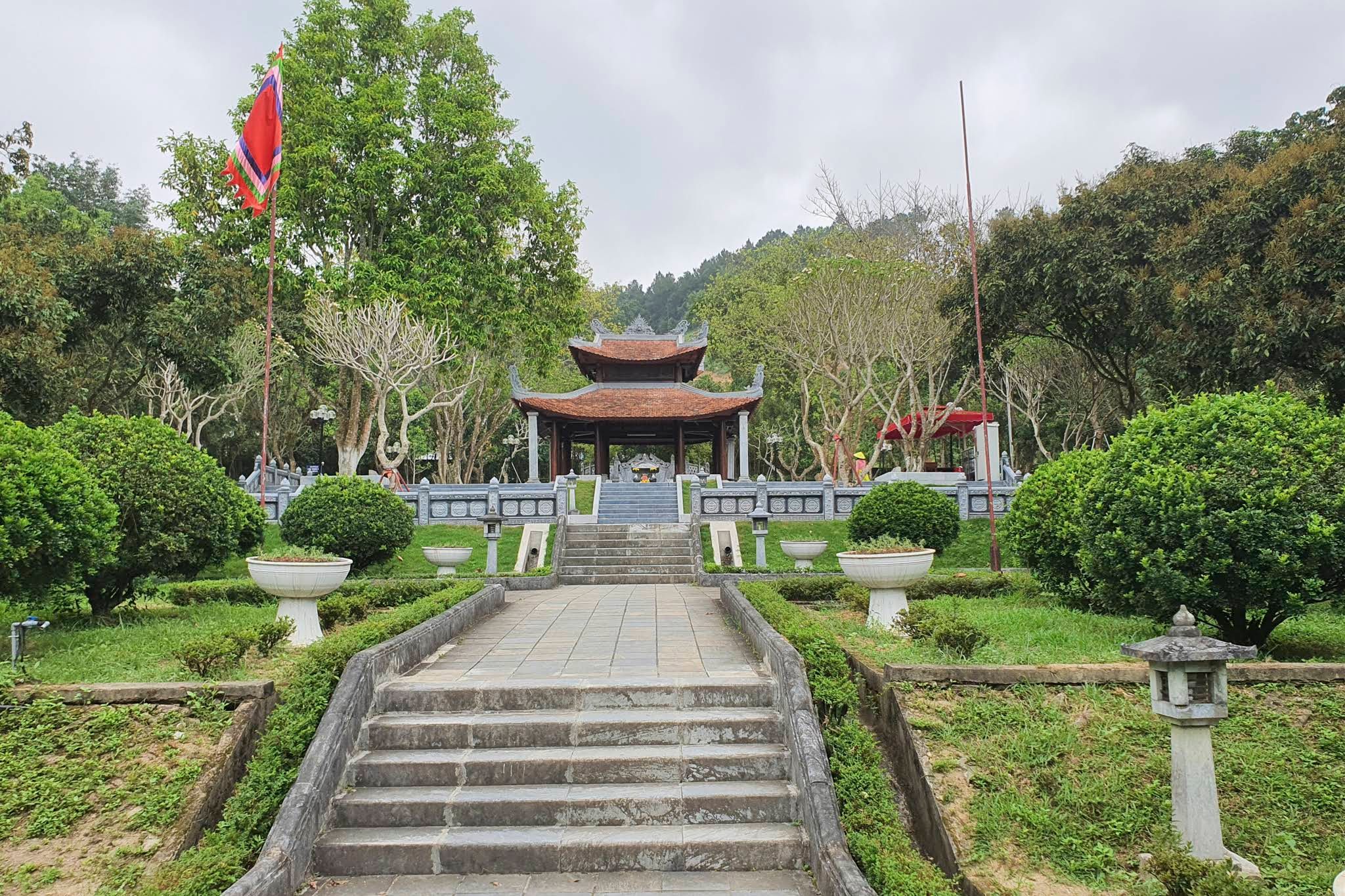 Quần Thể Di Tích Hải Thượng Lãn Ông Lê Hữu Trác