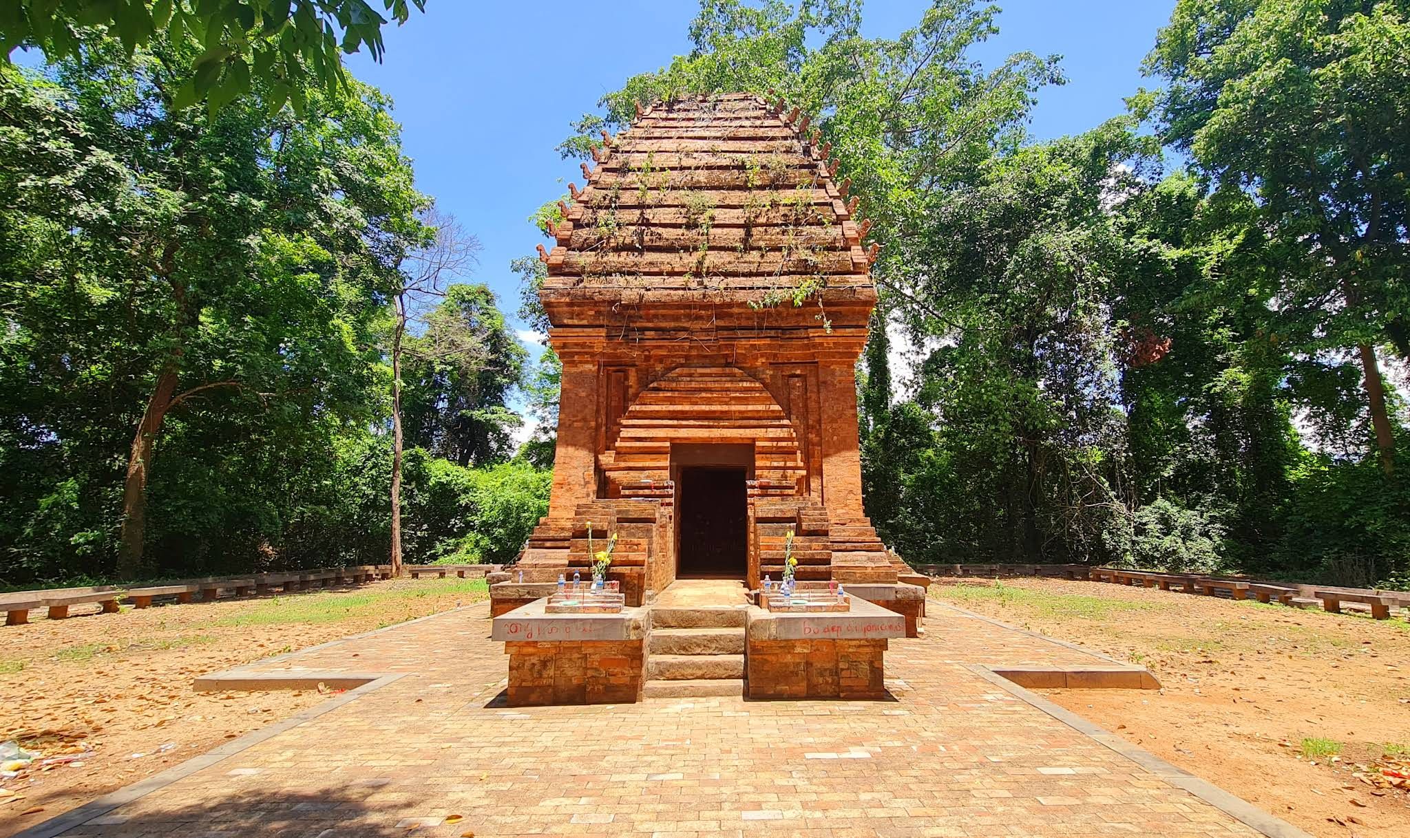 Giới thiệu Tháp Chăm Yang Prong