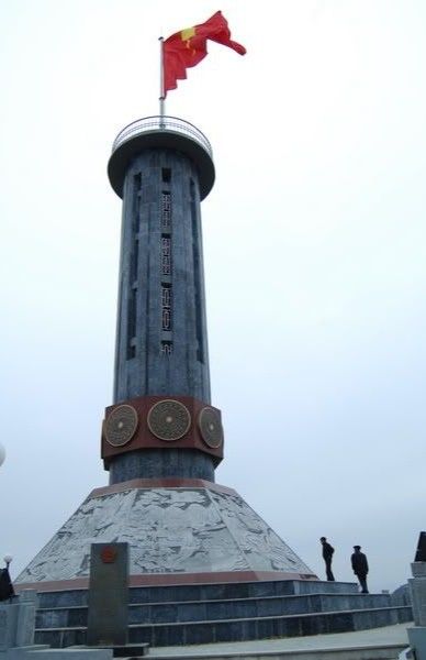 Cột Cờ Lũng Cú