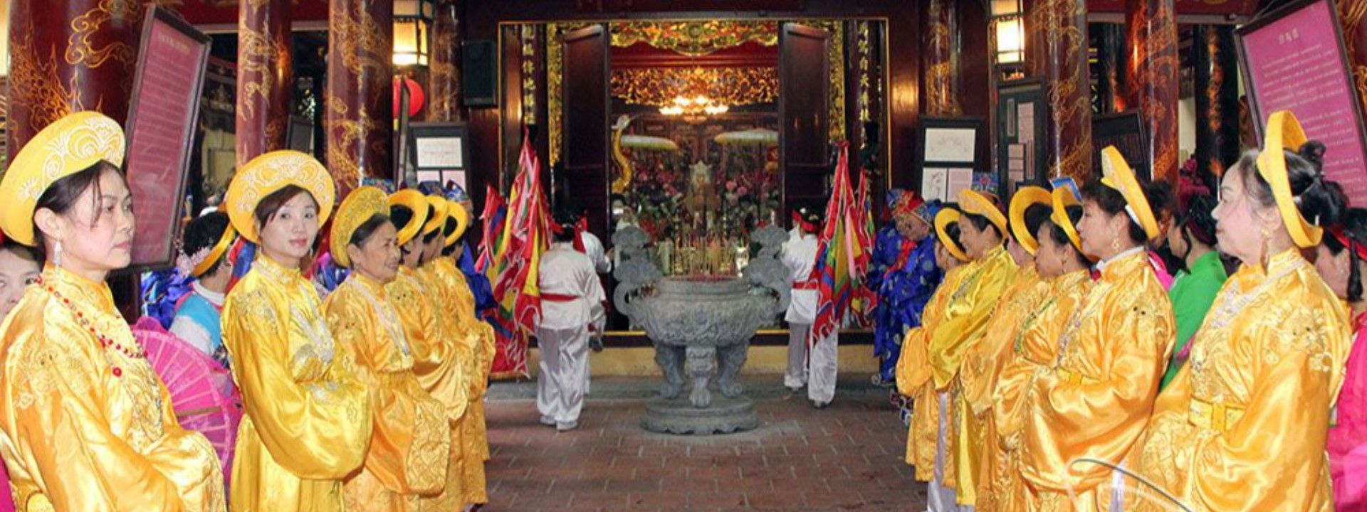 Hội đền Bạch Mã