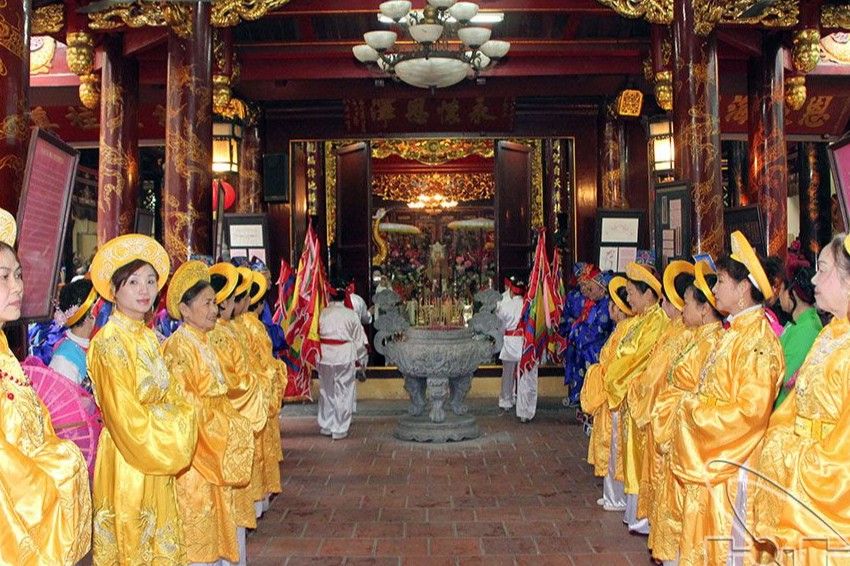 Hội đền Bạch Mã