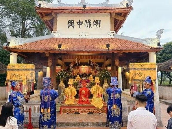 Lễ hội Đền Bạch Mã