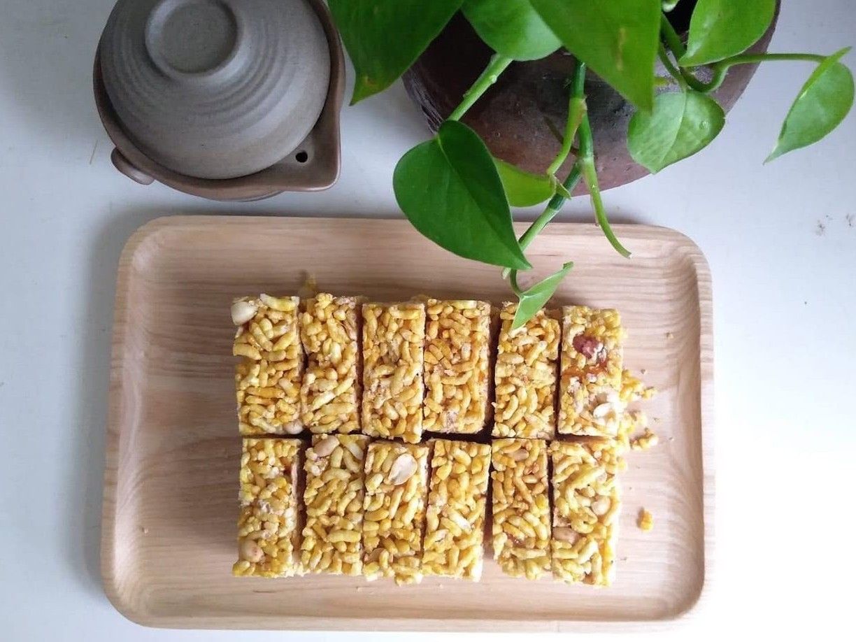 Nghề truyền thống bánh gạo rang thôn Tân Thành