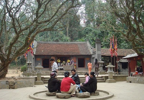 Tổng quan Đền Trung