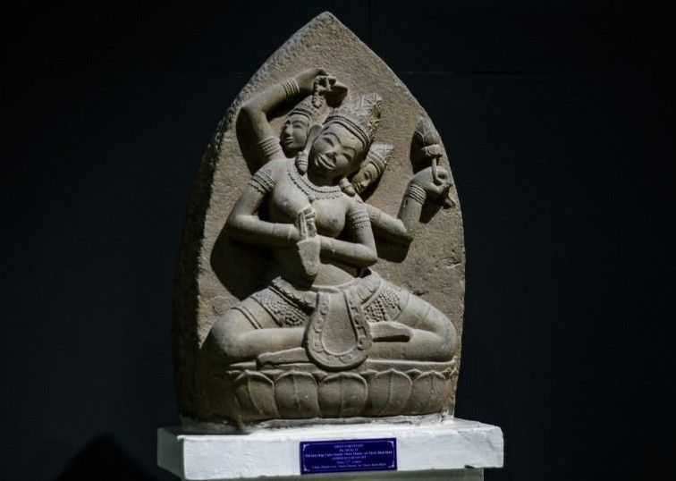 Phù điêu nữ thần Sarasvati – Kiệt tác điêu khắc Champa thế kỷ XII
