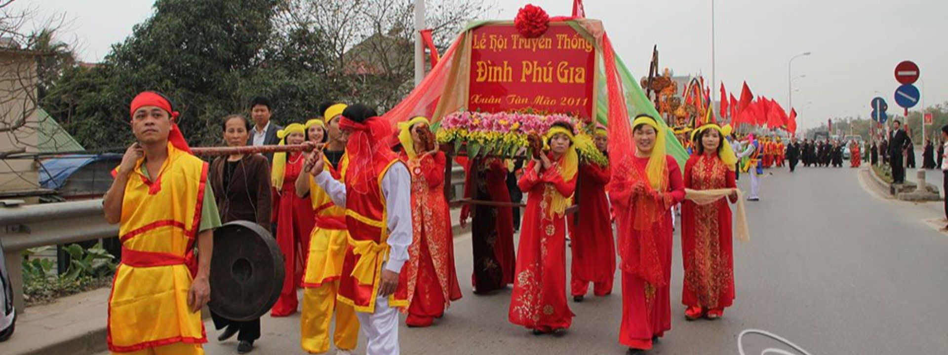 Hội làng Phú Gia
