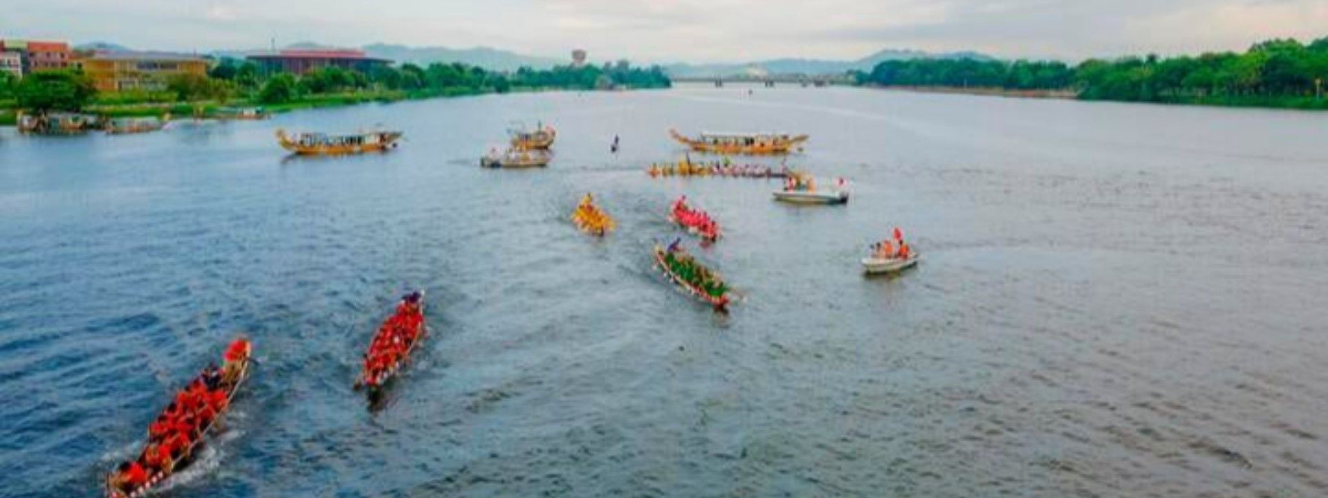 Hội đua thuyền trên sông Hương