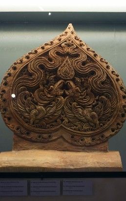 Lá đề chim phượng Hoàng thành Thăng Long