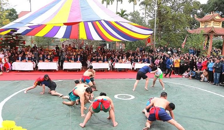 Lễ hội Vật làng Vĩnh Mộ