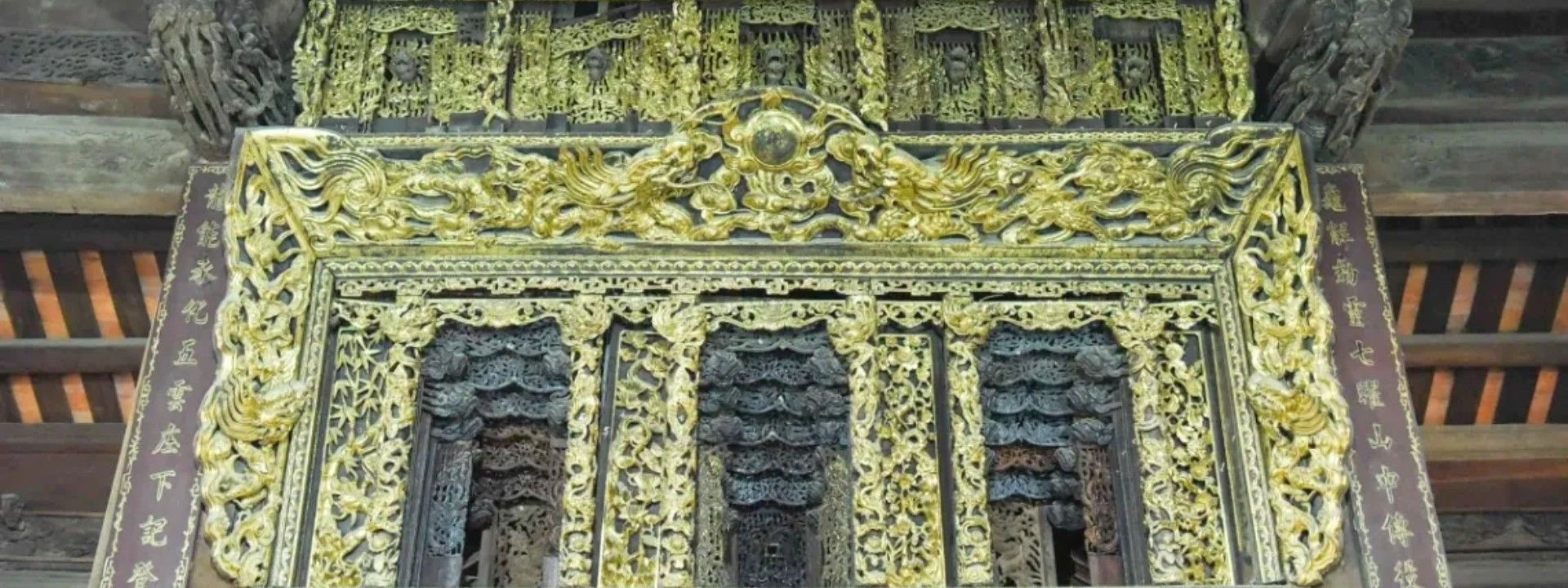 Cửa võng đình Thổ Hà