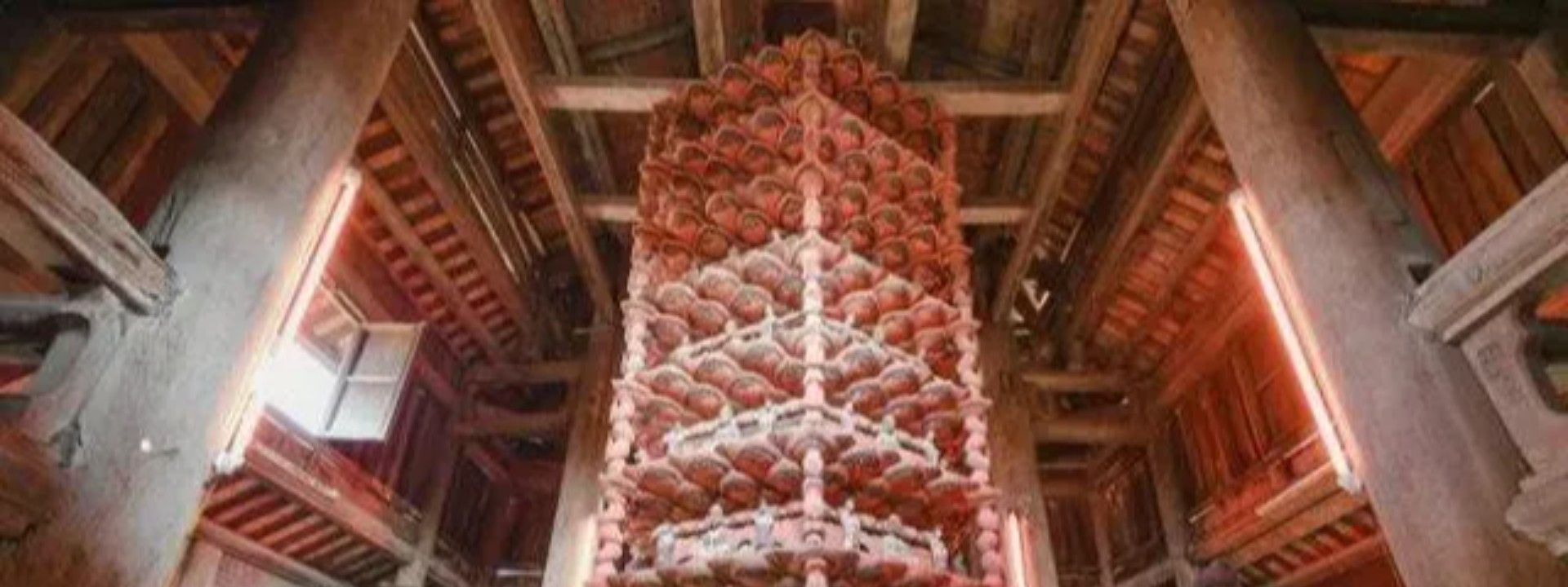 Tòa Cửu phẩm liên hoa chùa Bút Tháp