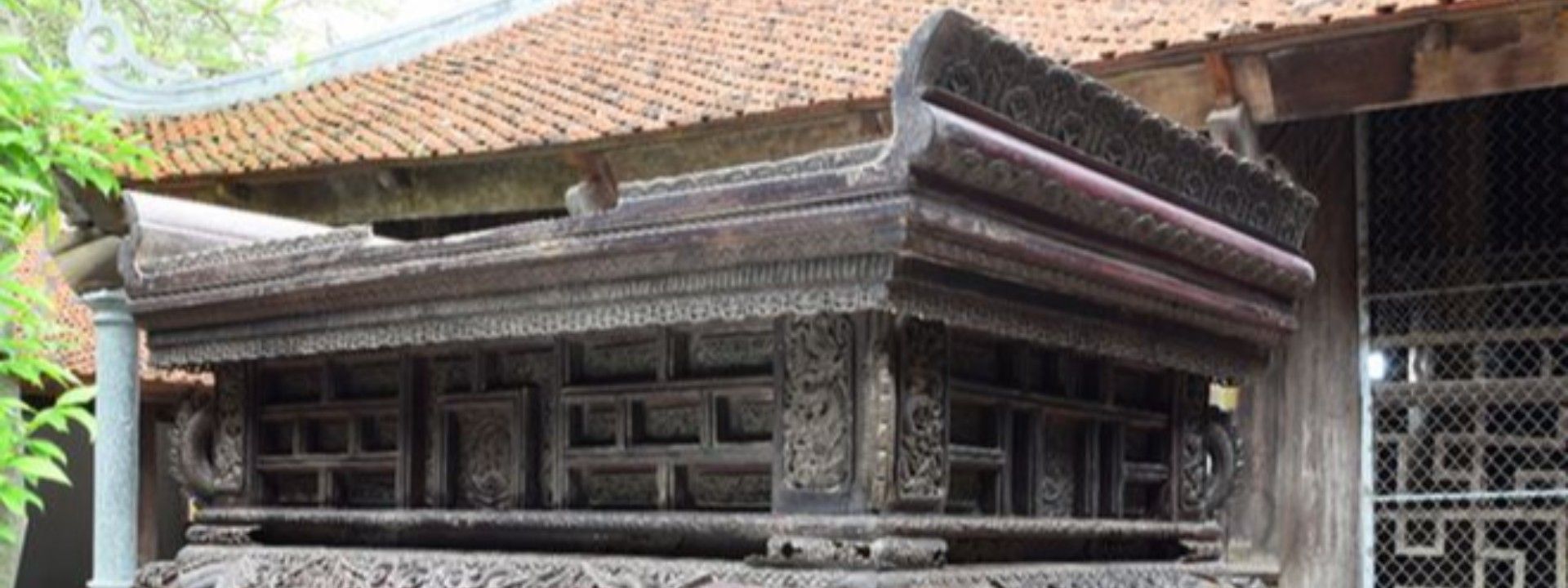 Hương án chùa Bút Tháp