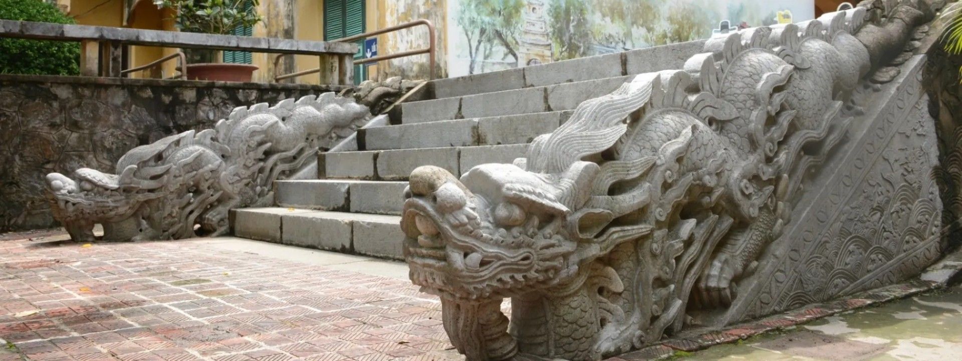 Bộ thành bậc Điện Kính Thiên