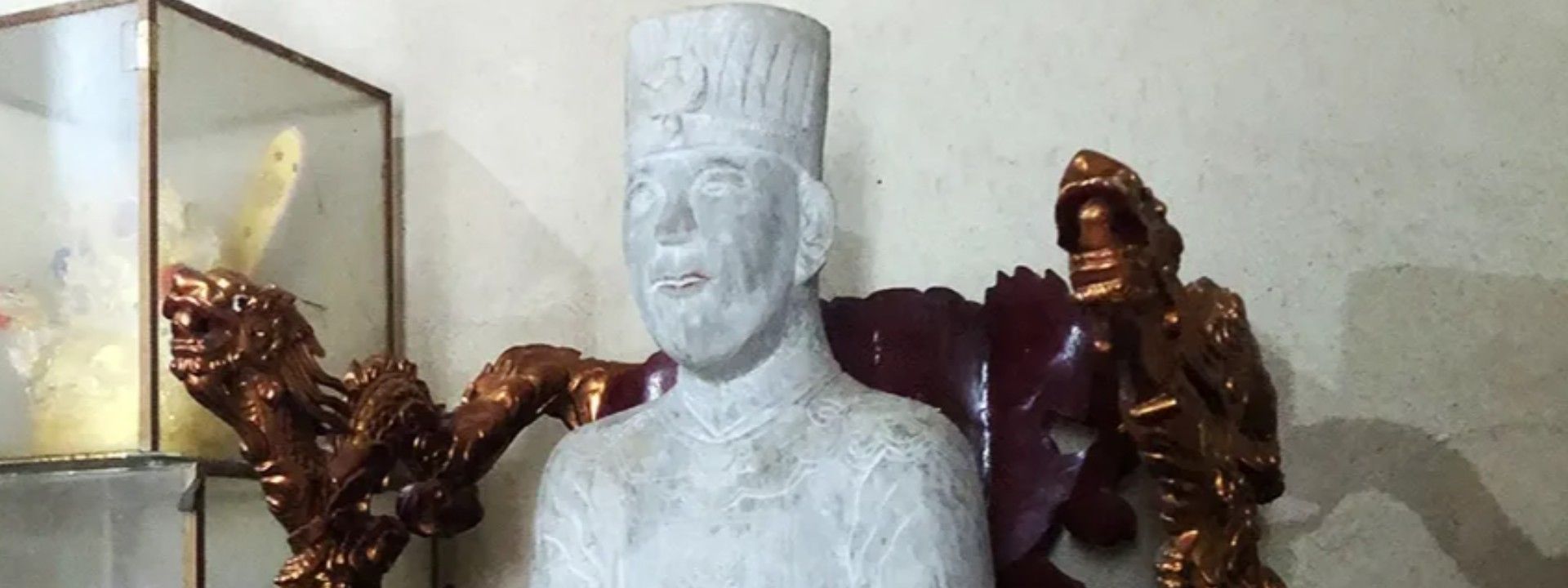 Tượng Thái tổ Mạc Đăng Dung