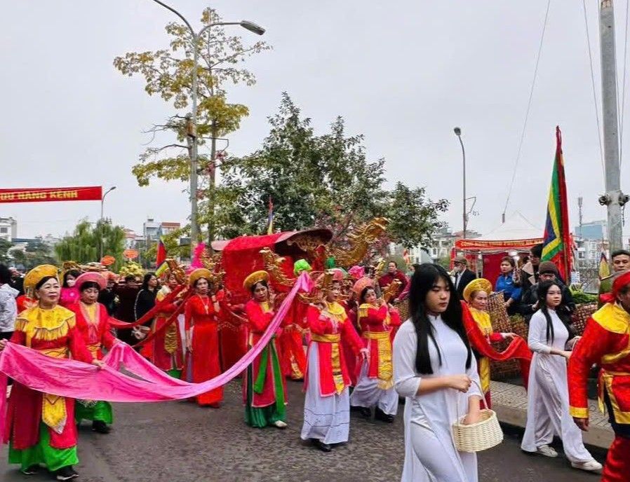 Lễ hội đình Dư Hàng