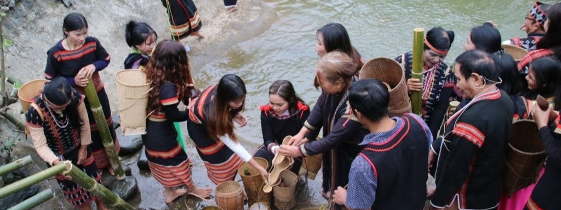 Lễ cúng bến nước, huyện Sông Hinh