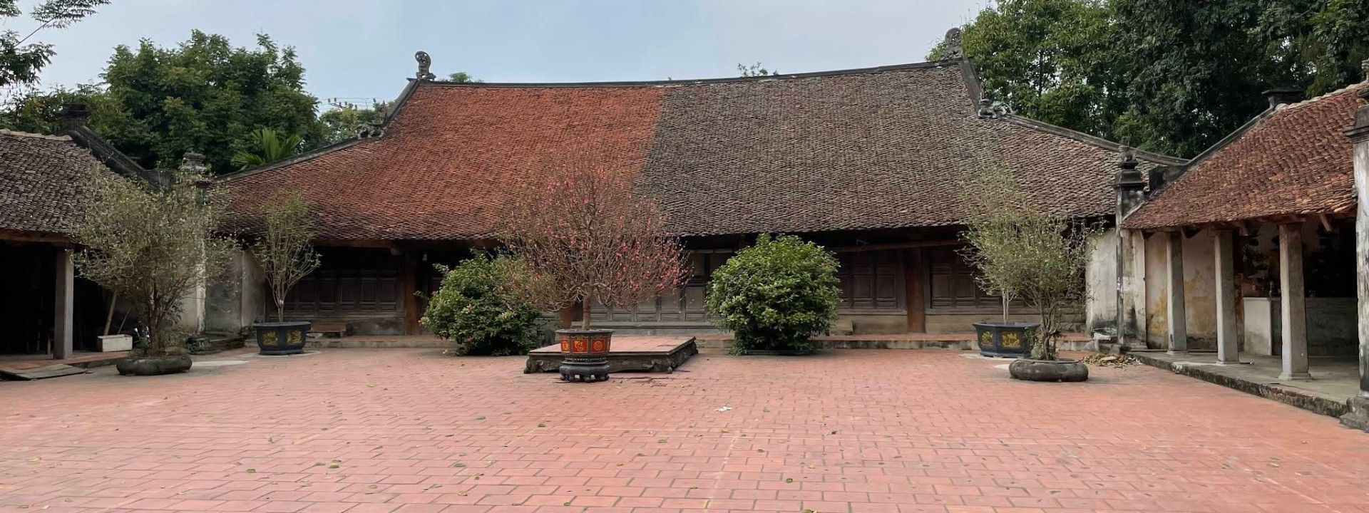 Đình Phương Bản