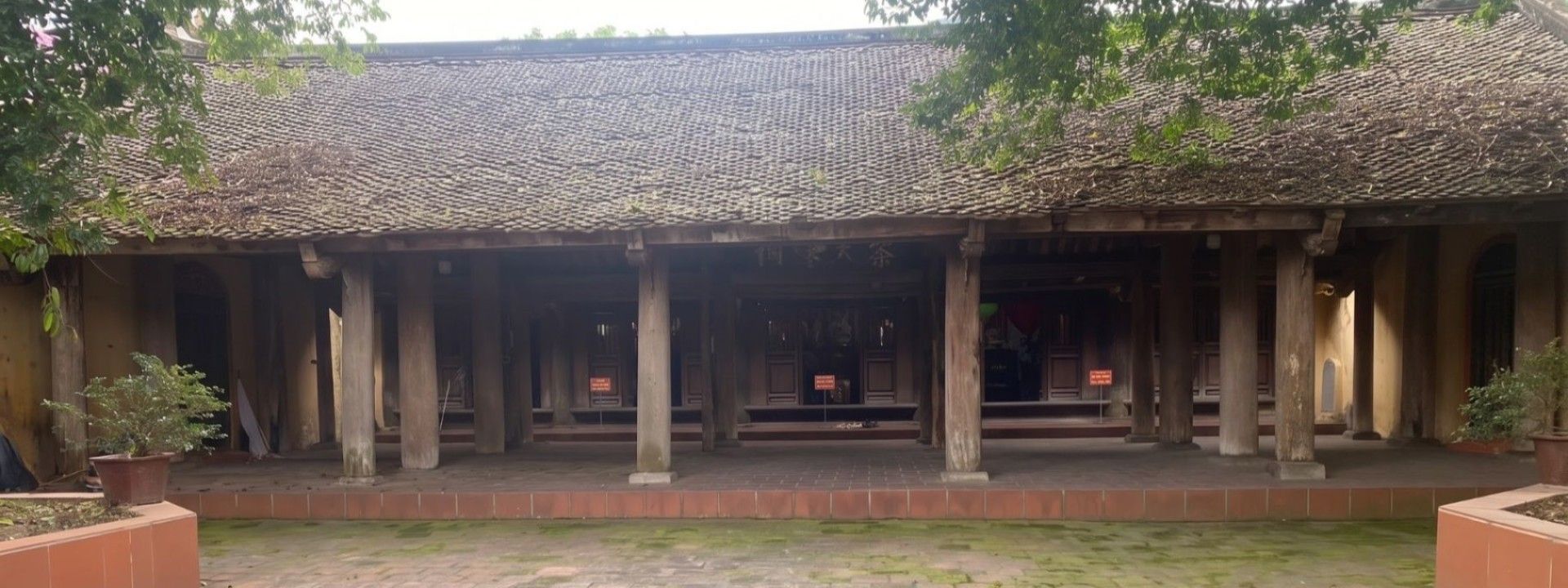 Đền thờ và Mộ Lê Anh Tuấn