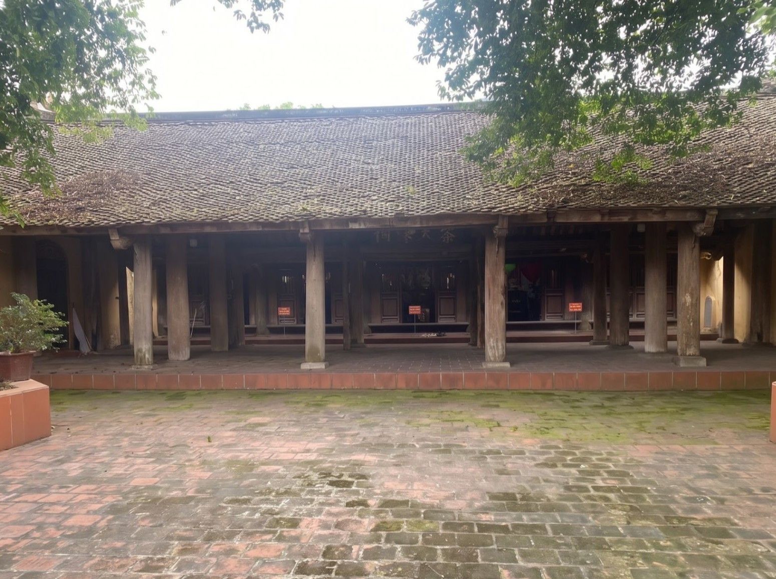Đền thờ và Mộ Lê Anh Tuấn