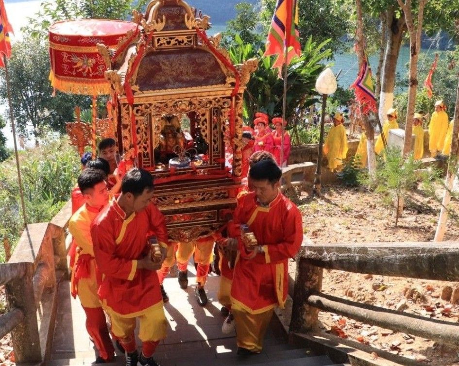 Lễ hội đền thờ vua Lê Thái Tổ
