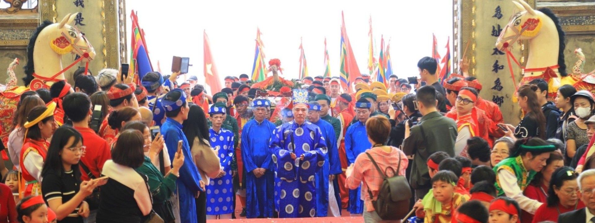Hội làng Bát Tràng