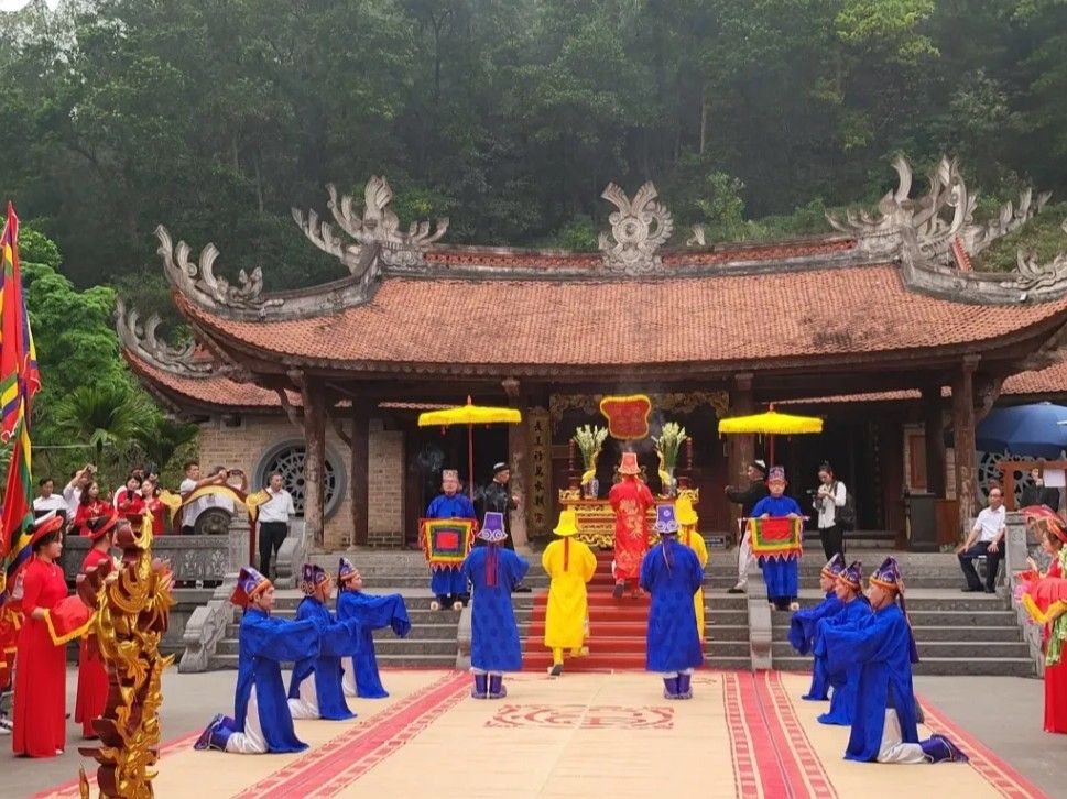 Lễ hội đền Quốc Tổ Lạc Long Quân