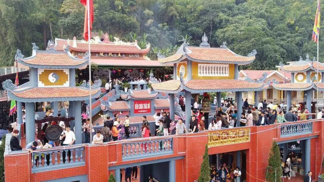 Lễ hội đền Chúa Thác Bờ