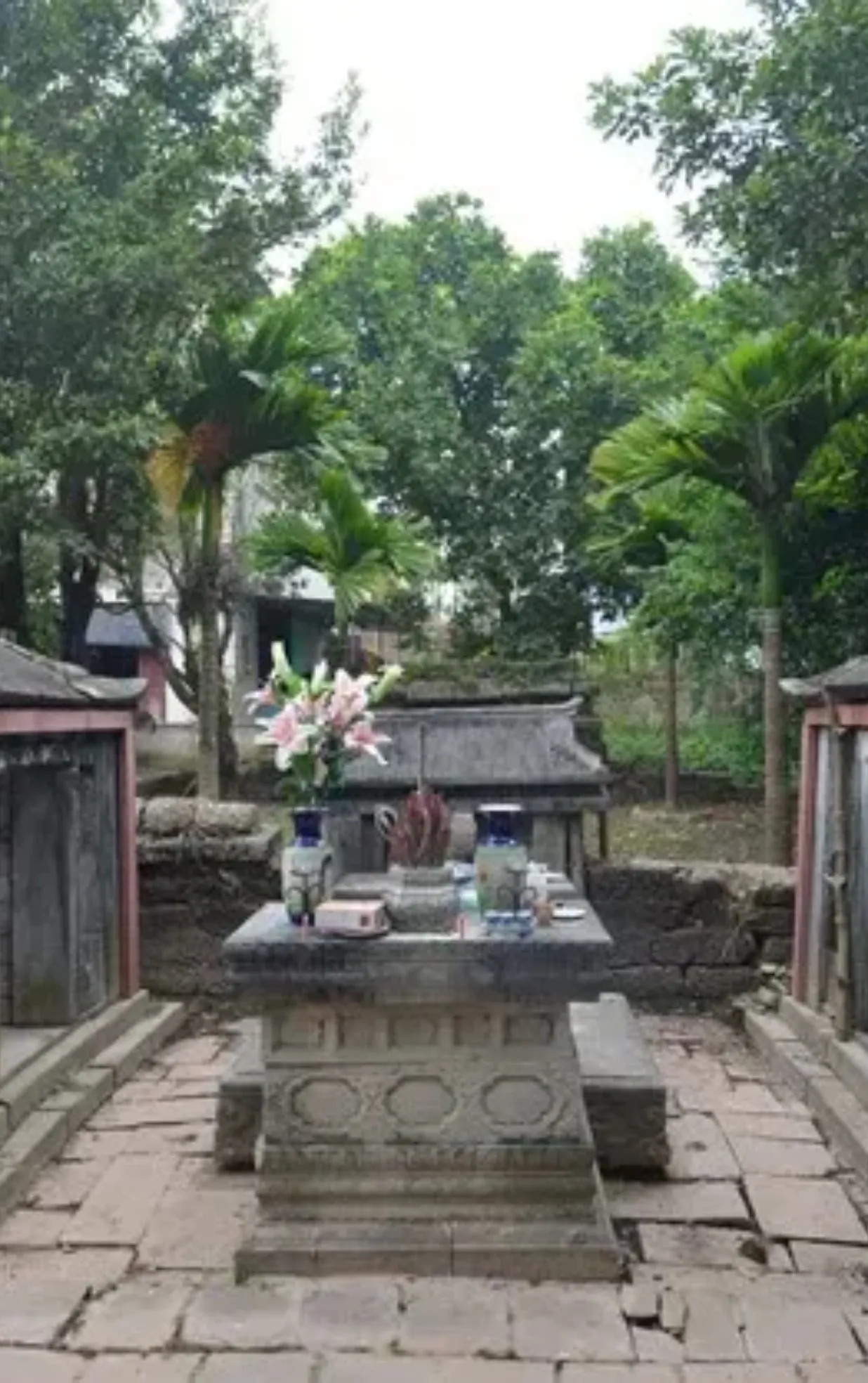 Lăng Đá Lại Yên (Lăng xóm Chợ)