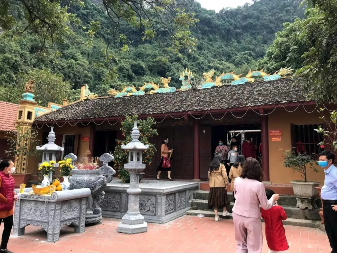 Tổng quan Đền Vực Vông