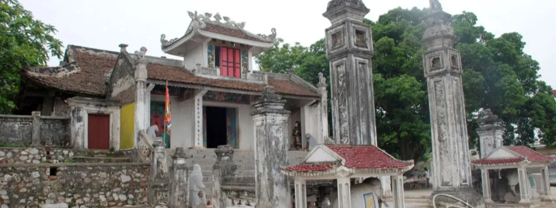 Đền Cờn