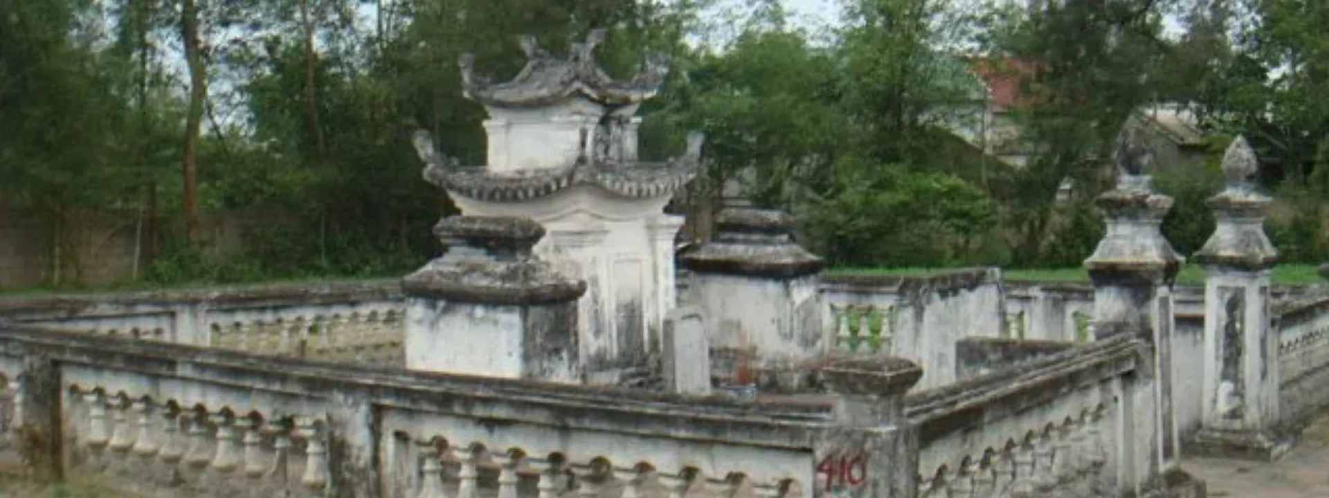 Nhà Thờ Và Mộ Tiến Sĩ Phạm Nguyễn Du