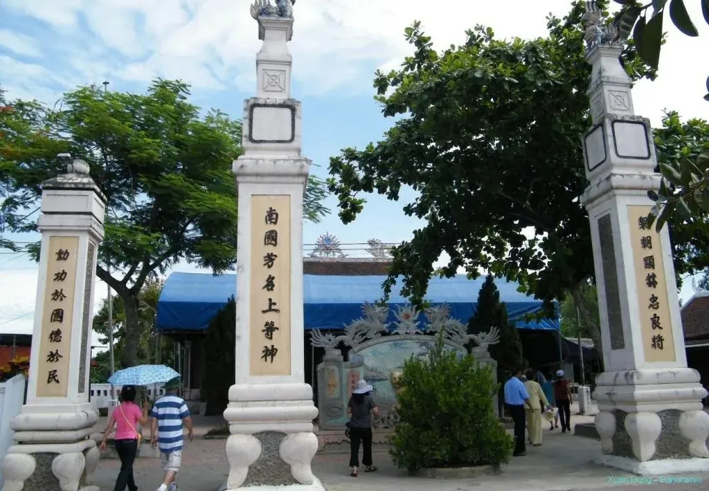 Đền ông Hoàng Mười