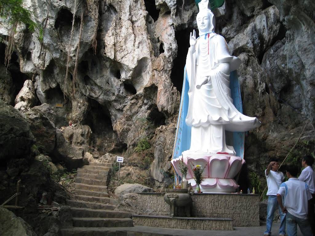 Núi Đá Dựng