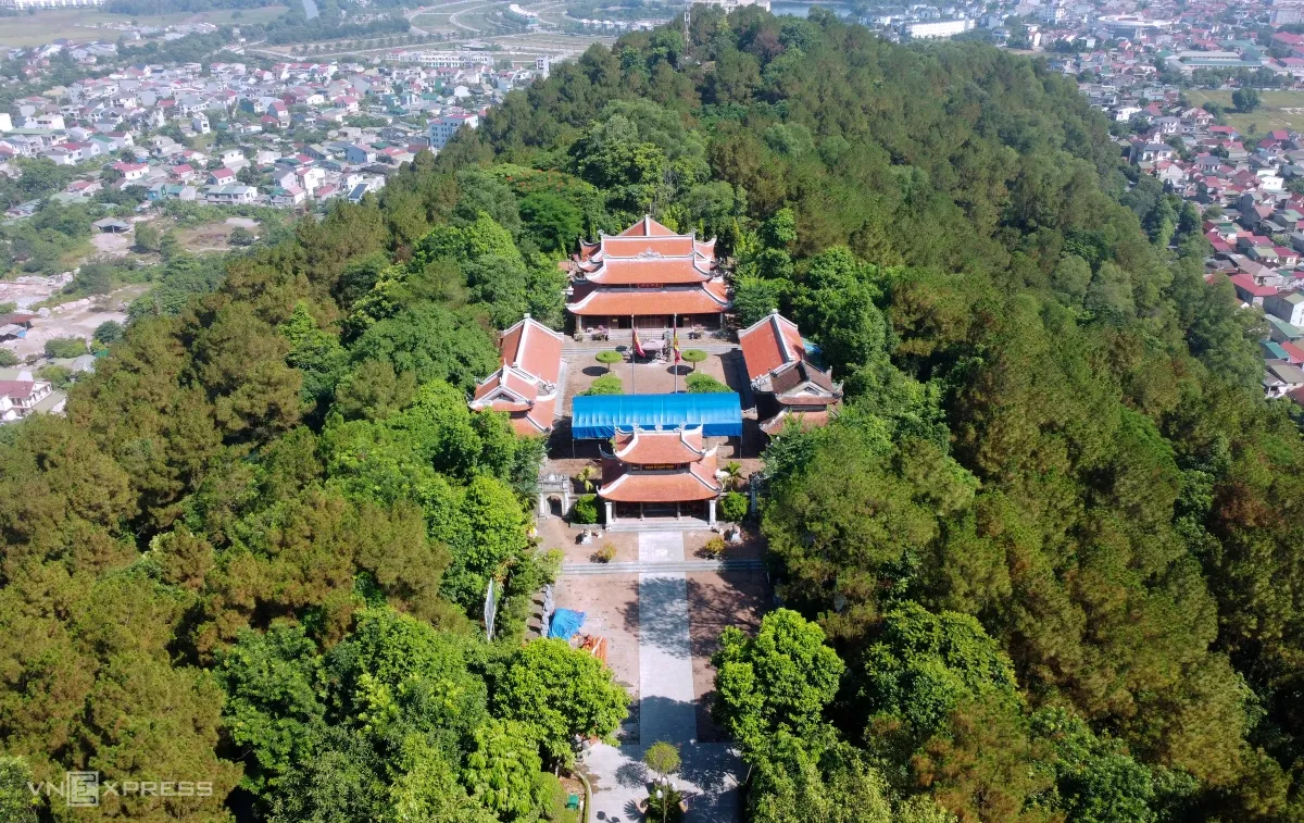 Núi Quyết Và Phượng Hoàng Trung Đô