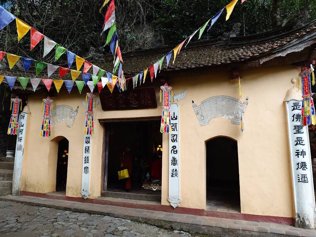 Đền Cửa Võng
