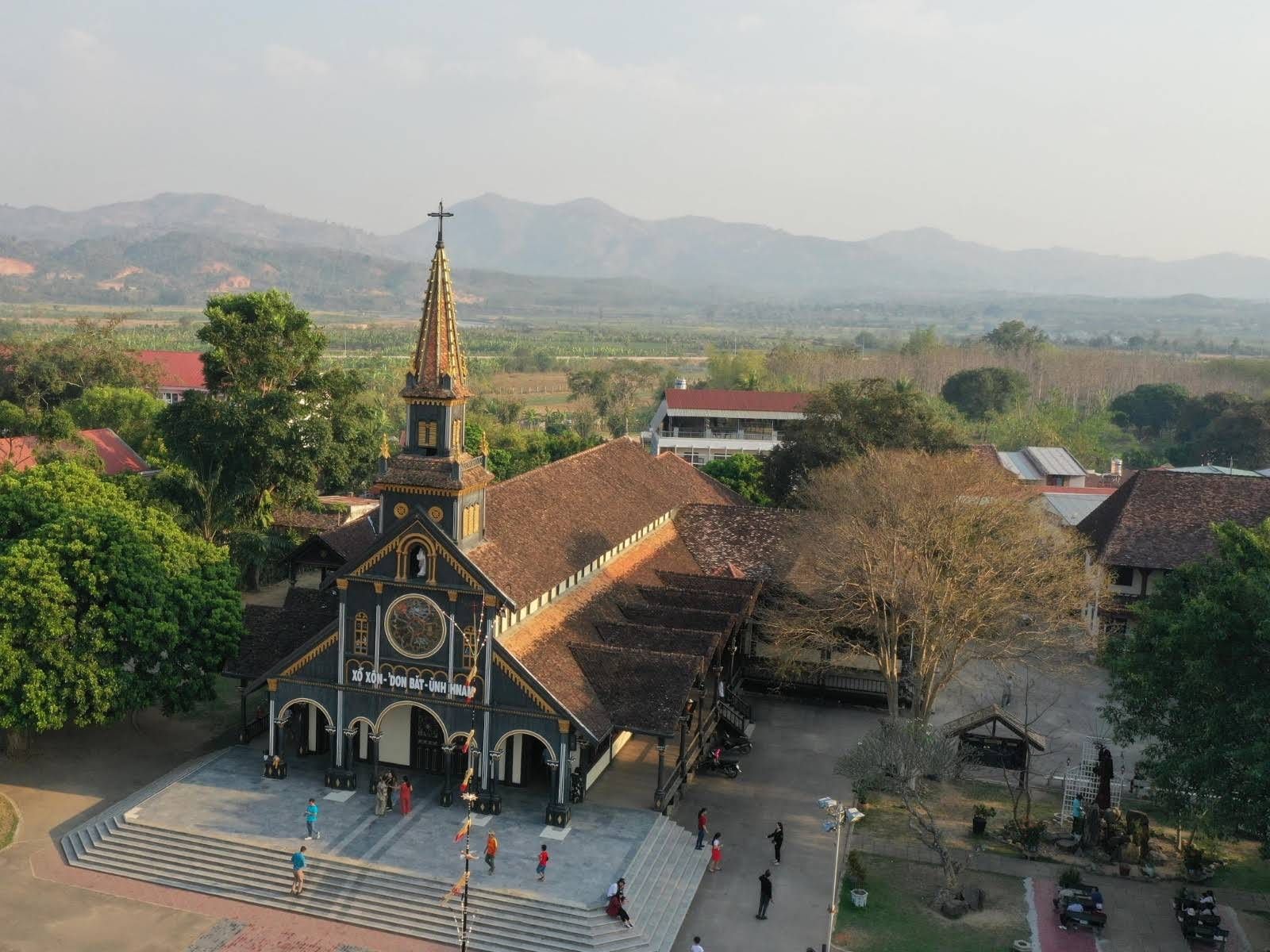 Nhà Thờ Chính Tòa Kon Tum