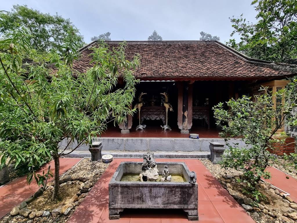 Nhà Thờ Và Phần Mộ Danh Nhân Đào Hữu Ích