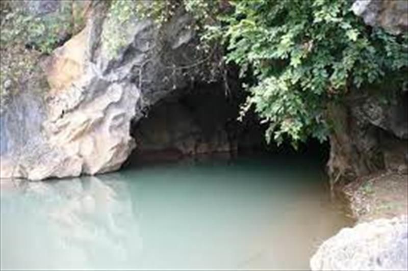 Thẳm Tát Tòng (hang Tát Toòng)