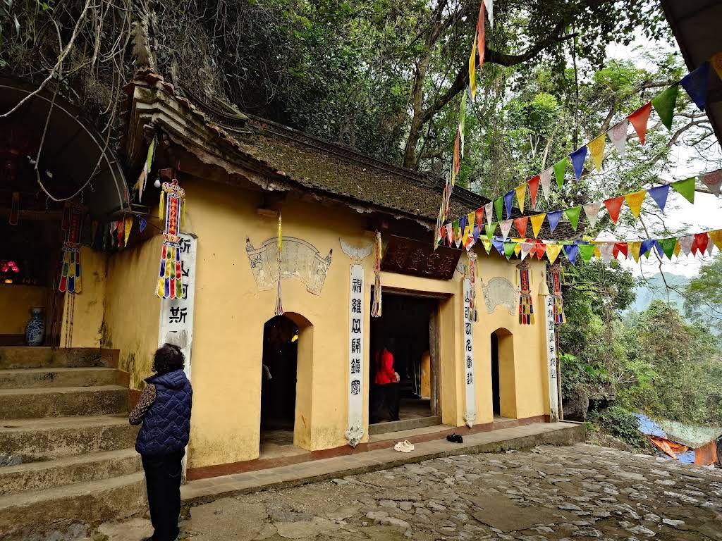 Đền Cửa Võng